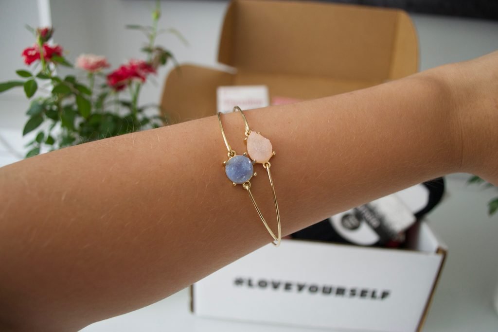 kevia style jewelry give back business
